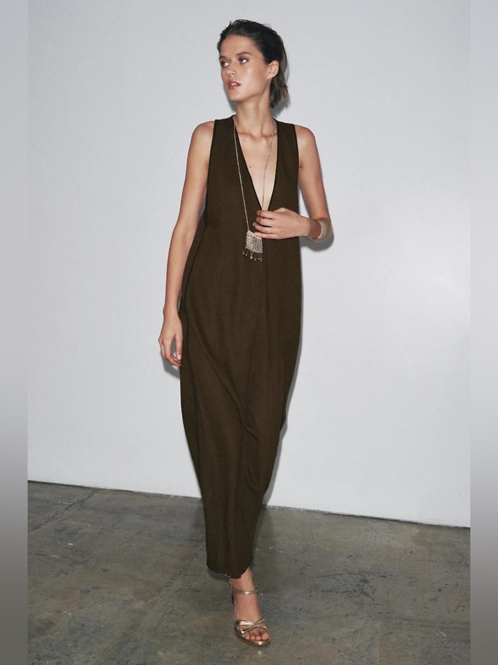 ZARA
ZW COLLECTION LINEN BLEND MIDI DRESS